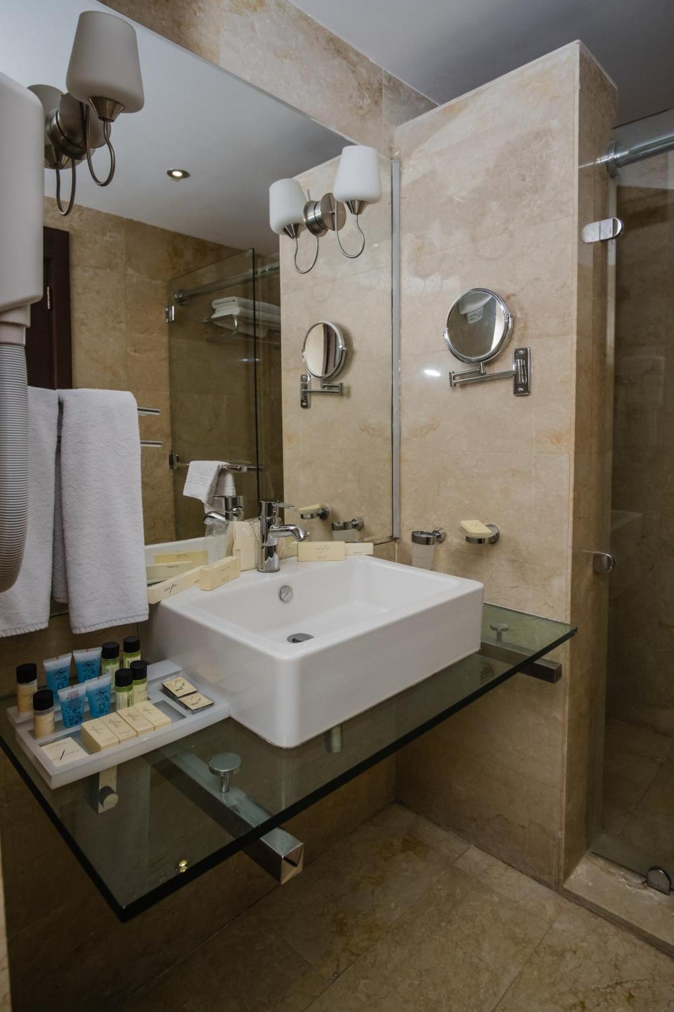 Canyon Hotel Erbil Esterno foto