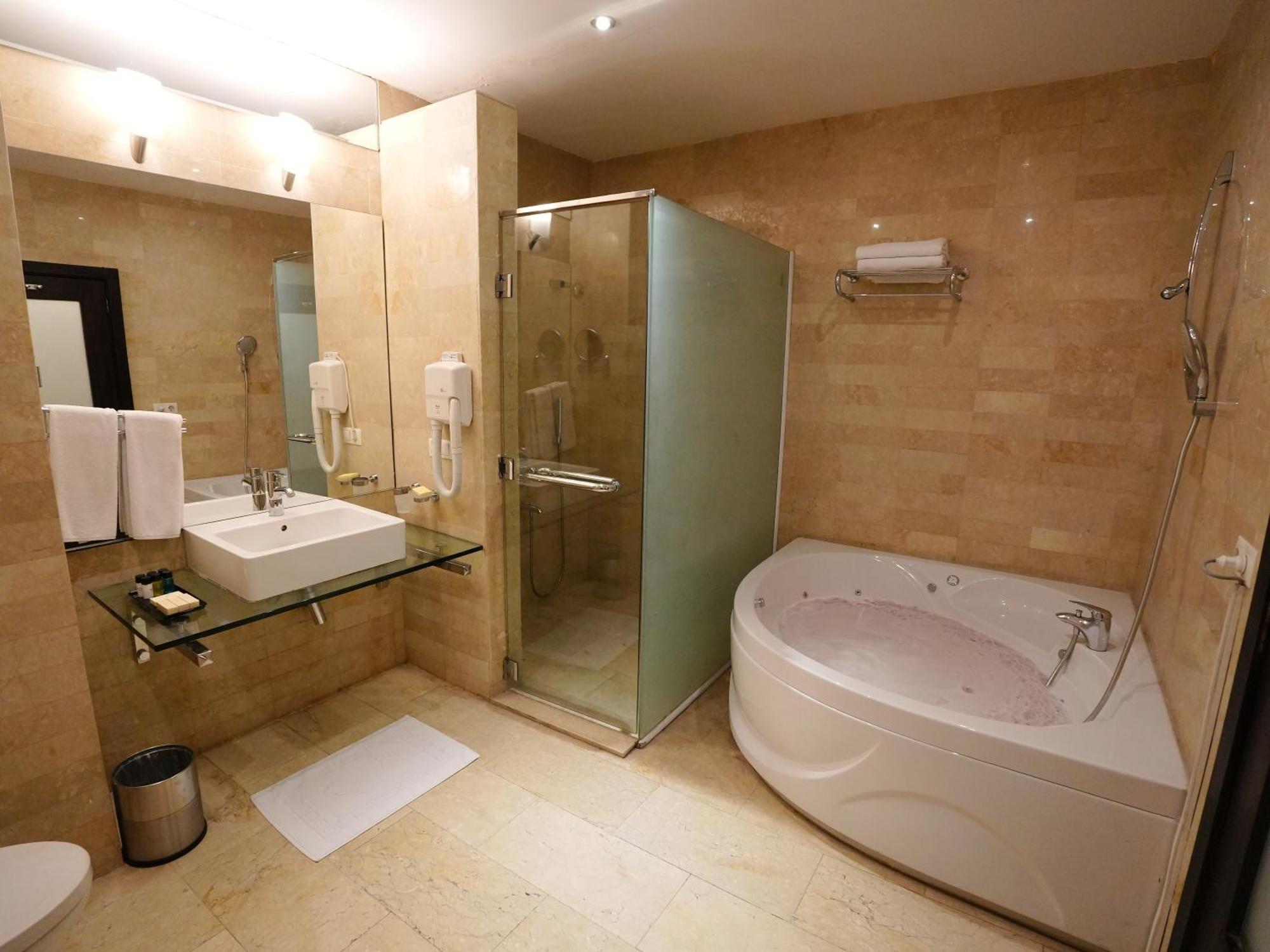 Canyon Hotel Erbil Esterno foto