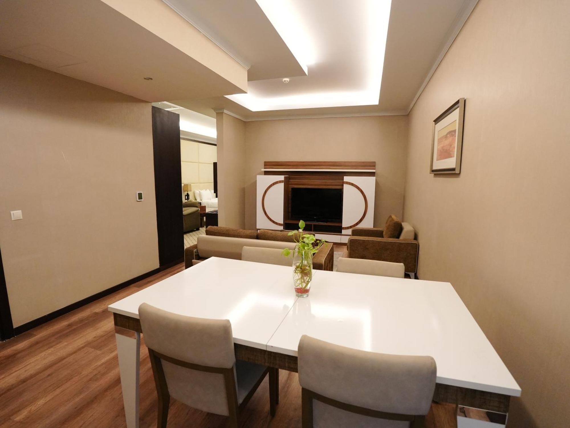 Canyon Hotel Erbil Esterno foto